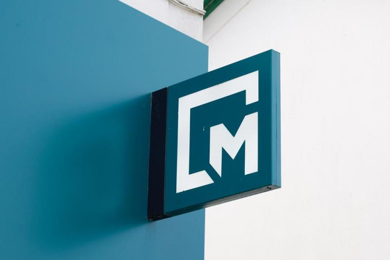 Fabrication d'enseignes &agrave; Pont-&agrave;-Mousson : quels mat&eacute;riaux choisir ?